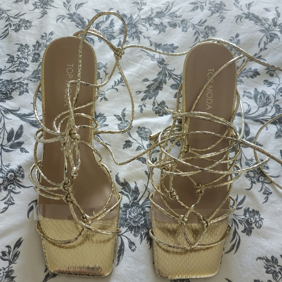 Fashion Nove gold heels - Picture 2 of 2